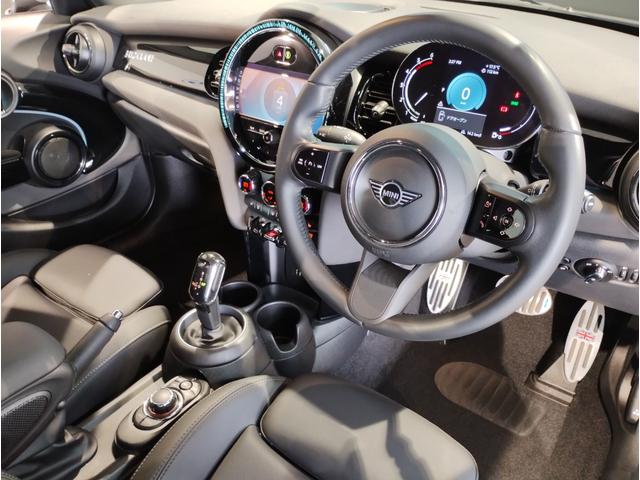ＭＩＮＩ クーパーＤ　ブリック・レーン・エディション　限定車　クラシックトリム　純正ナビ　１７インチＡＷ　ブラックレザーシート　シートヒーター　バックカメラ　ＰＤＣセンサー　コンフォートアクセス　ミラーＥＴＣ　ＬＥＤヘッドライト（32枚目）