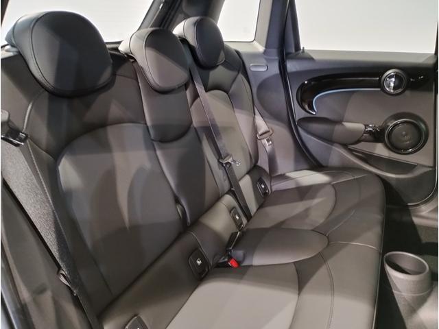 ＭＩＮＩ クーパーＤ　ブリック・レーン・エディション　限定車　クラシックトリム　純正ナビ　１７インチＡＷ　ブラックレザーシート　シートヒーター　バックカメラ　ＰＤＣセンサー　コンフォートアクセス　ミラーＥＴＣ　ＬＥＤヘッドライト（35枚目）
