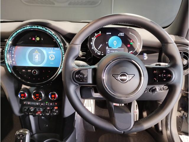 ＭＩＮＩ クーパーＤ　ブリック・レーン・エディション　限定車　クラシックトリム　純正ナビ　１７インチＡＷ　ブラックレザーシート　シートヒーター　バックカメラ　ＰＤＣセンサー　コンフォートアクセス　ミラーＥＴＣ　ＬＥＤヘッドライト（40枚目）