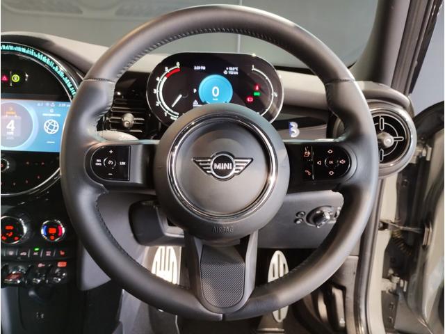 ＭＩＮＩ クーパーＤ　ブリック・レーン・エディション　限定車　クラシックトリム　純正ナビ　１７インチＡＷ　ブラックレザーシート　シートヒーター　バックカメラ　ＰＤＣセンサー　コンフォートアクセス　ミラーＥＴＣ　ＬＥＤヘッドライト（41枚目）