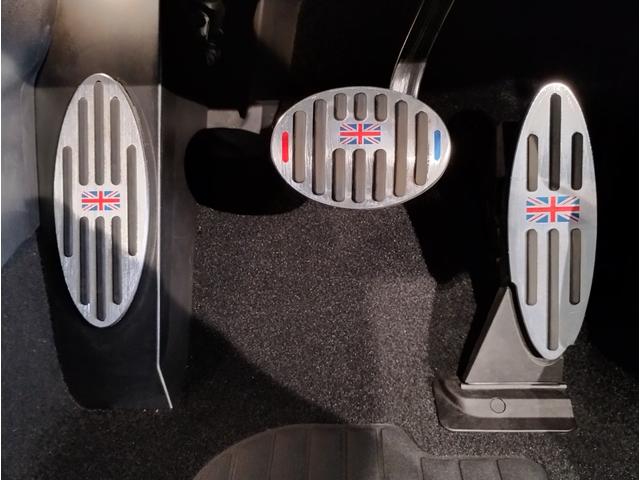 ＭＩＮＩ クーパーＤ　ブリック・レーン・エディション　限定車　クラシックトリム　純正ナビ　１７インチＡＷ　ブラックレザーシート　シートヒーター　バックカメラ　ＰＤＣセンサー　コンフォートアクセス　ミラーＥＴＣ　ＬＥＤヘッドライト（43枚目）