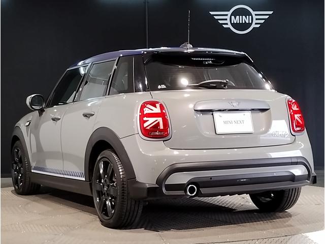 ＭＩＮＩ クーパーＤ　ブリック・レーン・エディション　限定車　クラシックトリム　純正ナビ　１７インチＡＷ　ブラックレザーシート　シートヒーター　バックカメラ　ＰＤＣセンサー　コンフォートアクセス　ミラーＥＴＣ　ＬＥＤヘッドライト（72枚目）