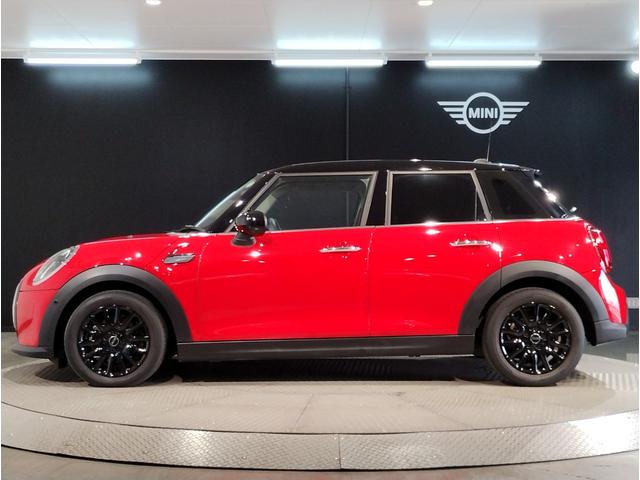 MINI クーパーD クラシック・トリム ワンオーナー AppleCarplay シートヒーター バックカメラ コンフォートアクセス LEDヘッドライト ユニオンジャックテールランプ クラシックトリム 純正16インチアルミホイール(7枚目)