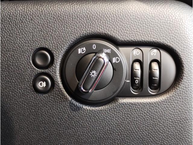 MINI クーパーD クラシック・トリム ワンオーナー AppleCarplay シートヒーター バックカメラ コンフォートアクセス LEDヘッドライト ユニオンジャックテールランプ クラシックトリム 純正16インチアルミホイール(40枚目)