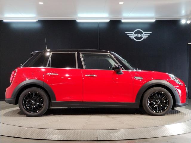 MINI クーパーD クラシック・トリム ワンオーナー AppleCarplay シートヒーター バックカメラ コンフォートアクセス LEDヘッドライト ユニオンジャックテールランプ クラシックトリム 純正16インチアルミホイール(70枚目)