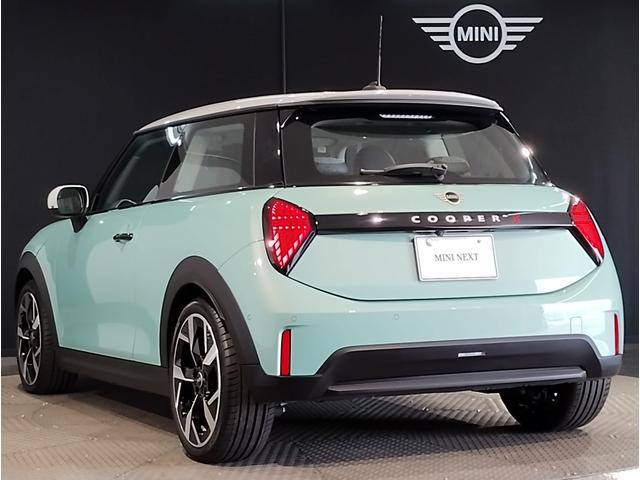 MINI クーパーS クラシック・トリム デモカー 18インチAW ホワイトルーフ クラシックトリム LEDヘッドライト コンフォートアクセス ミラーETC 全周囲カメラ LEDヘッドライト ヘッドアップディスプレイ(9枚目)