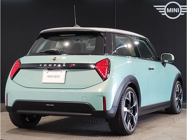 MINI クーパーS クラシック・トリム デモカー 18インチAW ホワイトルーフ クラシックトリム LEDヘッドライト コンフォートアクセス ミラーETC 全周囲カメラ LEDヘッドライト ヘッドアップディスプレイ(11枚目)