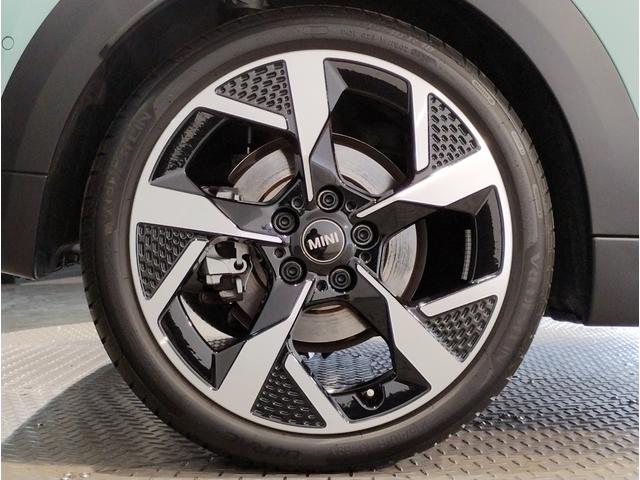 MINI クーパーS クラシック・トリム デモカー 18インチAW ホワイトルーフ クラシックトリム LEDヘッドライト コンフォートアクセス ミラーETC 全周囲カメラ LEDヘッドライト ヘッドアップディスプレイ(14枚目)