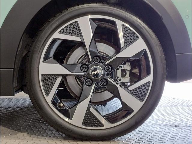 MINI クーパーS クラシック・トリム デモカー 18インチAW ホワイトルーフ クラシックトリム LEDヘッドライト コンフォートアクセス ミラーETC 全周囲カメラ LEDヘッドライト ヘッドアップディスプレイ(15枚目)