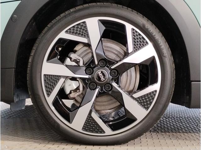 MINI クーパーS クラシック・トリム デモカー 18インチAW ホワイトルーフ クラシックトリム LEDヘッドライト コンフォートアクセス ミラーETC 全周囲カメラ LEDヘッドライト ヘッドアップディスプレイ(16枚目)