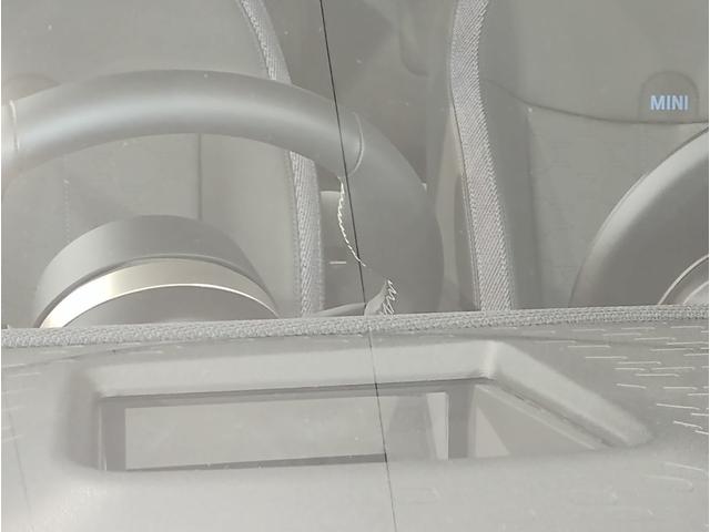 MINI クーパーS クラシック・トリム デモカー 18インチAW ホワイトルーフ クラシックトリム LEDヘッドライト コンフォートアクセス ミラーETC 全周囲カメラ LEDヘッドライト ヘッドアップディスプレイ(41枚目)