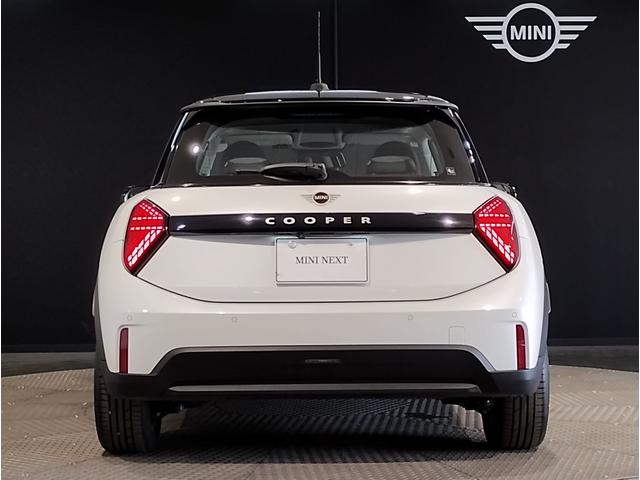 MINI クーパーC クラシック・トリム クラシックトリム ヘッドアップディスプレイ ブラックルーフ シートヒーター ドライビングアシストプラス コンフォートアクセス LEDヘッドライト バックカメラ PDCセンサー インテリジェントセーフテ(8枚目)