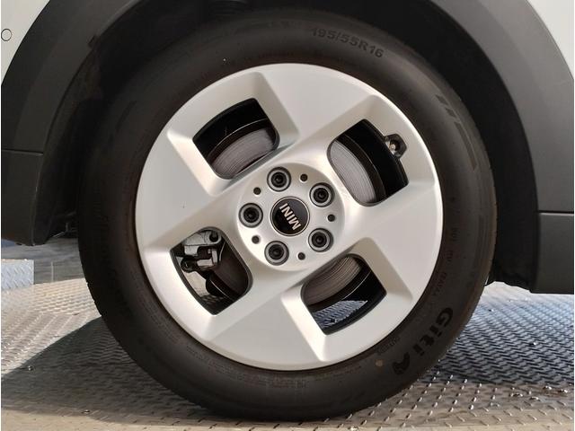 MINI クーパーC クラシック・トリム クラシックトリム ヘッドアップディスプレイ ブラックルーフ シートヒーター ドライビングアシストプラス コンフォートアクセス LEDヘッドライト バックカメラ PDCセンサー インテリジェントセーフテ(13枚目)