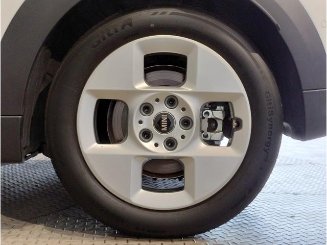 MINI クーパーC クラシック・トリム クラシックトリム ヘッドアップディスプレイ ブラックルーフ シートヒーター ドライビングアシストプラス コンフォートアクセス LEDヘッドライト バックカメラ PDCセンサー インテリジェントセーフテ(14枚目)