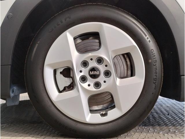 MINI クーパーC クラシック・トリム クラシックトリム ヘッドアップディスプレイ ブラックルーフ シートヒーター ドライビングアシストプラス コンフォートアクセス LEDヘッドライト バックカメラ PDCセンサー インテリジェントセーフテ(15枚目)