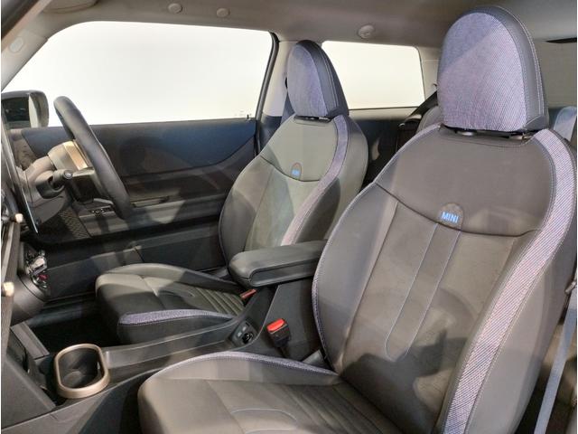 MINI クーパーC クラシック・トリム クラシックトリム ヘッドアップディスプレイ ブラックルーフ シートヒーター ドライビングアシストプラス コンフォートアクセス LEDヘッドライト バックカメラ PDCセンサー インテリジェントセーフテ(17枚目)