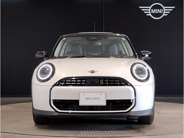 MINI クーパーC クラシック・トリム クラシックトリム ヘッドアップディスプレイ ブラックルーフ シートヒーター ドライビングアシストプラス コンフォートアクセス LEDヘッドライト バックカメラ PDCセンサー インテリジェントセーフテ(68枚目)
