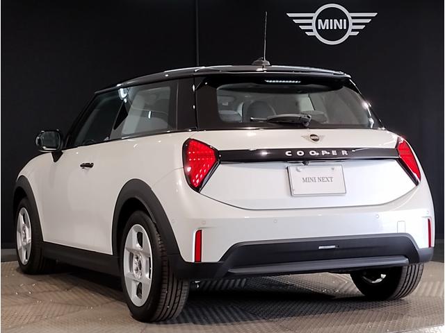 MINI クーパーC クラシック・トリム クラシックトリム ヘッドアップディスプレイ ブラックルーフ シートヒーター ドライビングアシストプラス コンフォートアクセス LEDヘッドライト バックカメラ PDCセンサー インテリジェントセーフテ(71枚目)