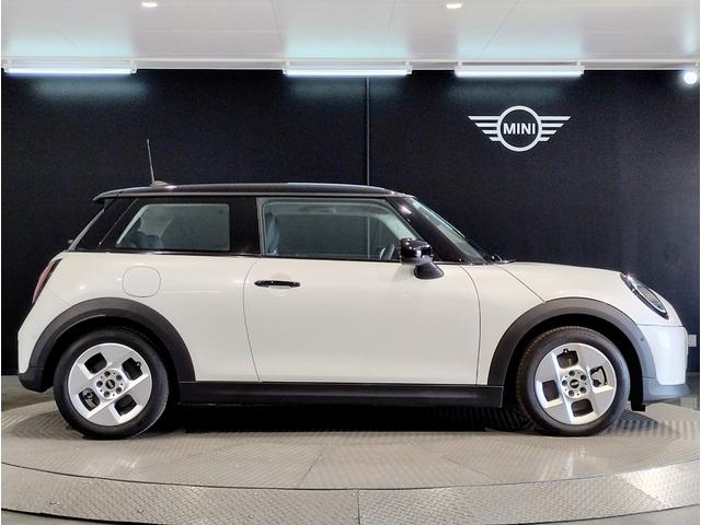 MINI クーパーC クラシック・トリム クラシックトリム ヘッドアップディスプレイ ブラックルーフ シートヒーター ドライビングアシストプラス コンフォートアクセス LEDヘッドライト バックカメラ PDCセンサー インテリジェントセーフテ(74枚目)