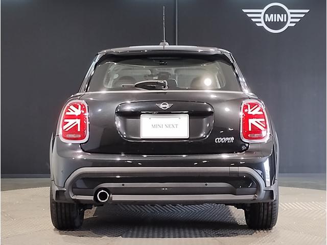 ＭＩＮＩ クーパー　クラシック・トリム　ワンオーナークラシックトリムＡｐｐｌｅＣａｒｐｌａｙ　バックカメラ　ＬＥＤライト　純正１６インチアルミホイール　プレミアムプラス　同色ルーフ　　ヘッドアップディスプレイ　シートヒーター　ワイヤレス充電（8枚目）