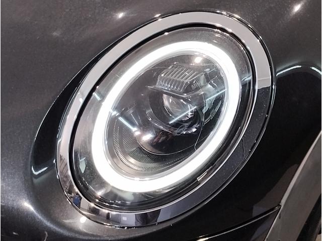 ＭＩＮＩ クーパー　クラシック・トリム　ワンオーナークラシックトリムＡｐｐｌｅＣａｒｐｌａｙ　バックカメラ　ＬＥＤライト　純正１６インチアルミホイール　プレミアムプラス　同色ルーフ　　ヘッドアップディスプレイ　シートヒーター　ワイヤレス充電（14枚目）