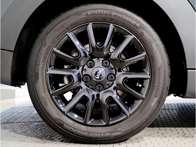 ＭＩＮＩ クーパー　クラシック・トリム　ワンオーナークラシックトリムＡｐｐｌｅＣａｒｐｌａｙ　バックカメラ　ＬＥＤライト　純正１６インチアルミホイール　プレミアムプラス　同色ルーフ　　ヘッドアップディスプレイ　シートヒーター　ワイヤレス充電（18枚目）