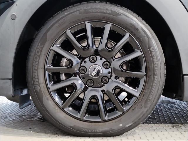 ＭＩＮＩ クーパー　クラシック・トリム　ワンオーナークラシックトリムＡｐｐｌｅＣａｒｐｌａｙ　バックカメラ　ＬＥＤライト　純正１６インチアルミホイール　プレミアムプラス　同色ルーフ　　ヘッドアップディスプレイ　シートヒーター　ワイヤレス充電（20枚目）