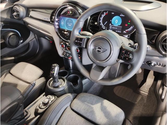 ＭＩＮＩ クーパー　クラシック・トリム　ワンオーナークラシックトリムＡｐｐｌｅＣａｒｐｌａｙ　バックカメラ　ＬＥＤライト　純正１６インチアルミホイール　プレミアムプラス　同色ルーフ　　ヘッドアップディスプレイ　シートヒーター　ワイヤレス充電（27枚目）