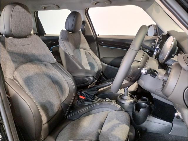 ＭＩＮＩ クーパー　クラシック・トリム　ワンオーナークラシックトリムＡｐｐｌｅＣａｒｐｌａｙ　バックカメラ　ＬＥＤライト　純正１６インチアルミホイール　プレミアムプラス　同色ルーフ　　ヘッドアップディスプレイ　シートヒーター　ワイヤレス充電（28枚目）