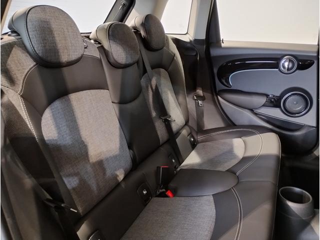 ＭＩＮＩ クーパー　クラシック・トリム　ワンオーナークラシックトリムＡｐｐｌｅＣａｒｐｌａｙ　バックカメラ　ＬＥＤライト　純正１６インチアルミホイール　プレミアムプラス　同色ルーフ　　ヘッドアップディスプレイ　シートヒーター　ワイヤレス充電（29枚目）