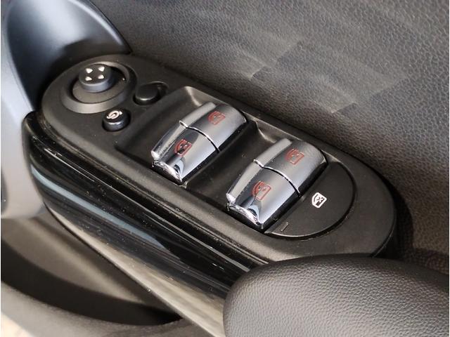 ＭＩＮＩ クーパー　クラシック・トリム　ワンオーナークラシックトリムＡｐｐｌｅＣａｒｐｌａｙ　バックカメラ　ＬＥＤライト　純正１６インチアルミホイール　プレミアムプラス　同色ルーフ　　ヘッドアップディスプレイ　シートヒーター　ワイヤレス充電（36枚目）