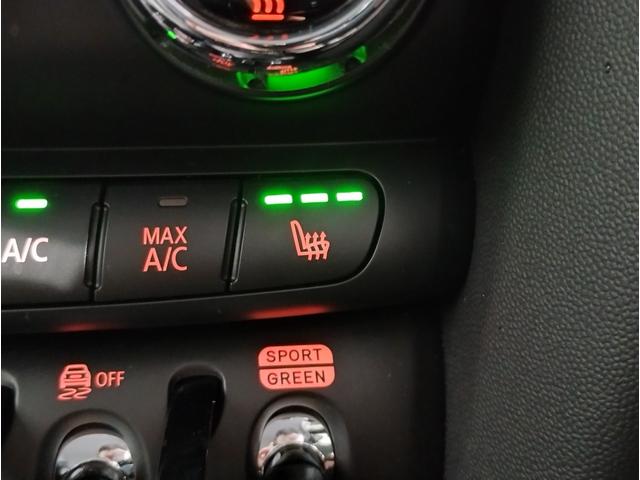 ＭＩＮＩ クーパー　クラシック・トリム　ワンオーナークラシックトリムＡｐｐｌｅＣａｒｐｌａｙ　バックカメラ　ＬＥＤライト　純正１６インチアルミホイール　プレミアムプラス　同色ルーフ　　ヘッドアップディスプレイ　シートヒーター　ワイヤレス充電（43枚目）