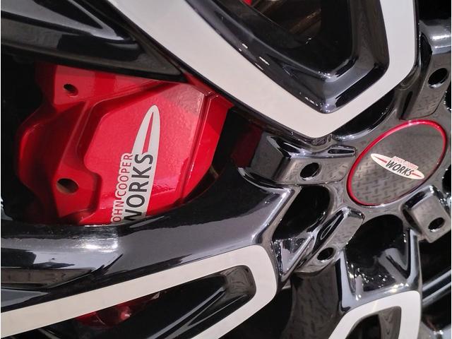 MINI ジョンクーパーワークス ジョンクーパーワークストリム デジタルパッケージ JCWトリム シートヒーター ドライビングアシストプラス ヘッドアップディスプレイ 18インチAW LEDヘッドライト ミラーETC コンフォートアクセス(28枚目)