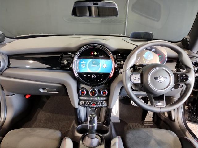 MINI ジョンクーパーワークス ジョンクーパーワークストリム デジタルパッケージ JCWトリム シートヒーター ドライビングアシストプラス ヘッドアップディスプレイ 18インチAW LEDヘッドライト ミラーETC コンフォートアクセス(42枚目)