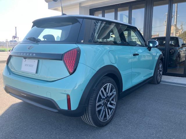 ＭＩＮＩ クーパーＣ　クラシック・トリム　弊社元デモカー・アクティブクルーズコントロール・インテリジェントセーフティ・パーキングアシスト・純正ナビ・バックカメラ・ＰＤＣ・純正１７インチＡＷ・コンフォートアクセス・ミラーＥＴＣ（11枚目）