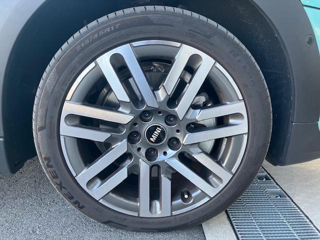 ＭＩＮＩ クーパーＣ　クラシック・トリム　弊社元デモカー・アクティブクルーズコントロール・インテリジェントセーフティ・パーキングアシスト・純正ナビ・バックカメラ・ＰＤＣ・純正１７インチＡＷ・コンフォートアクセス・ミラーＥＴＣ（20枚目）