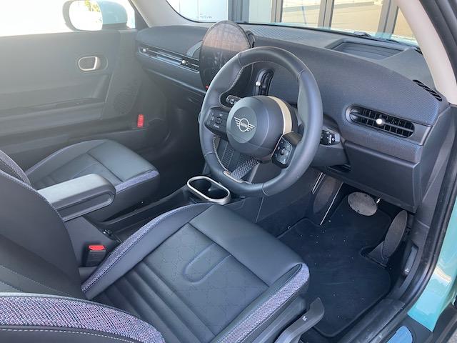 ＭＩＮＩ クーパーＣ　クラシック・トリム　弊社元デモカー・アクティブクルーズコントロール・インテリジェントセーフティ・パーキングアシスト・純正ナビ・バックカメラ・ＰＤＣ・純正１７インチＡＷ・コンフォートアクセス・ミラーＥＴＣ（25枚目）