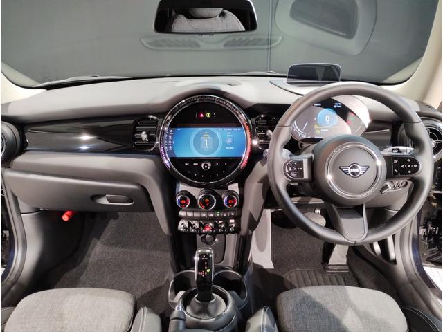 MINI クーパーSプレミアムプラスパッケージクラシックトリム クラシックトリム・アップルカープレイ・バックカメラ・シートヒーター・衝突軽減ブレーキ・ヘッドアップディスプレイ・デジタルメーター・前後PDCセンサー・コンフォートアクセス・ミラー型ETC・F56(5枚目)