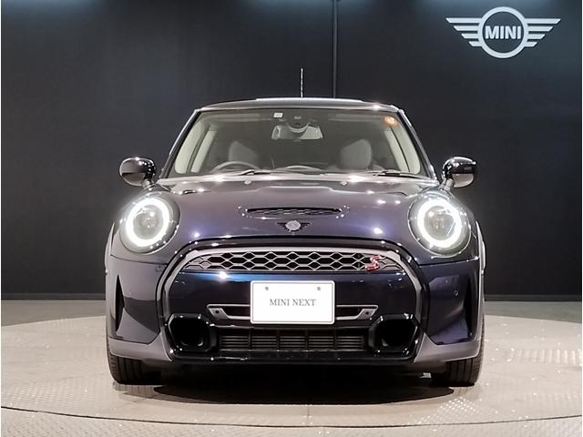MINI クーパーSプレミアムプラスパッケージクラシックトリム クラシックトリム・アップルカープレイ・バックカメラ・シートヒーター・衝突軽減ブレーキ・ヘッドアップディスプレイ・デジタルメーター・前後PDCセンサー・コンフォートアクセス・ミラー型ETC・F56(6枚目)