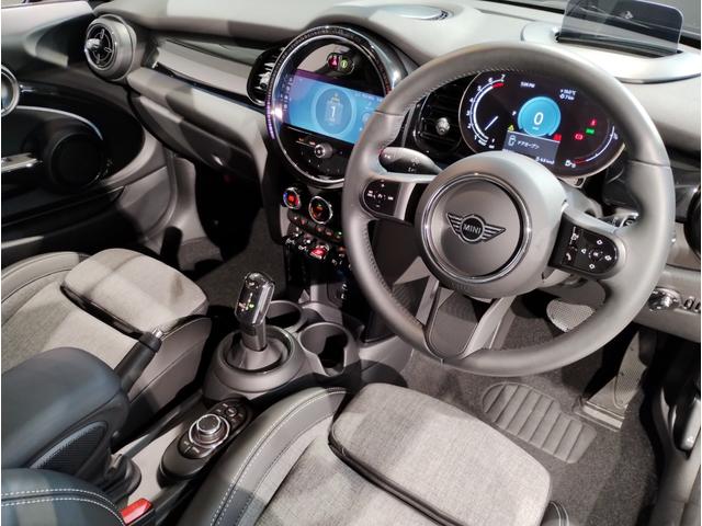 MINI クーパーSプレミアムプラスパッケージクラシックトリム クラシックトリム・アップルカープレイ・バックカメラ・シートヒーター・衝突軽減ブレーキ・ヘッドアップディスプレイ・デジタルメーター・前後PDCセンサー・コンフォートアクセス・ミラー型ETC・F56(13枚目)