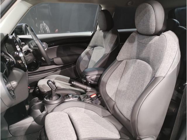 MINI クーパーSプレミアムプラスパッケージクラシックトリム クラシックトリム・アップルカープレイ・バックカメラ・シートヒーター・衝突軽減ブレーキ・ヘッドアップディスプレイ・デジタルメーター・前後PDCセンサー・コンフォートアクセス・ミラー型ETC・F56(14枚目)