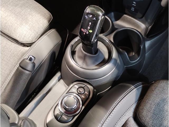 MINI クーパーSプレミアムプラスパッケージクラシックトリム クラシックトリム・アップルカープレイ・バックカメラ・シートヒーター・衝突軽減ブレーキ・ヘッドアップディスプレイ・デジタルメーター・前後PDCセンサー・コンフォートアクセス・ミラー型ETC・F56(19枚目)