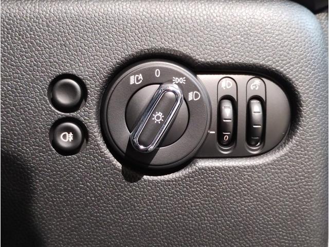 MINI クーパーSプレミアムプラスパッケージクラシックトリム クラシックトリム・アップルカープレイ・バックカメラ・シートヒーター・衝突軽減ブレーキ・ヘッドアップディスプレイ・デジタルメーター・前後PDCセンサー・コンフォートアクセス・ミラー型ETC・F56(45枚目)