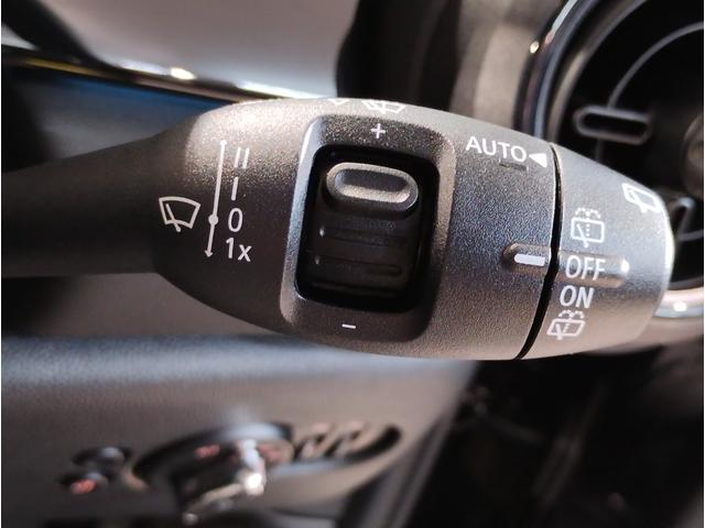 MINI クーパーSプレミアムプラスパッケージクラシックトリム クラシックトリム・アップルカープレイ・バックカメラ・シートヒーター・衝突軽減ブレーキ・ヘッドアップディスプレイ・デジタルメーター・前後PDCセンサー・コンフォートアクセス・ミラー型ETC・F56(60枚目)