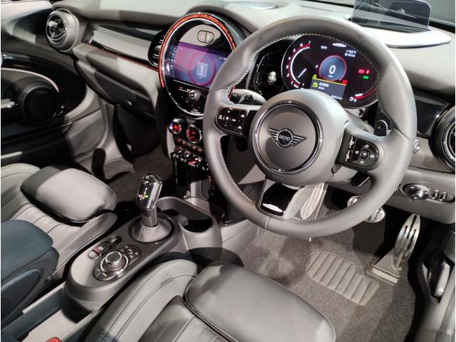 MINI ジョンクーパーワークス ジョンクーパーワークストリム JCWトリム・MINIユアーズレザーシート・18インチアルミ・アップルカープレイ・シートヒーター・バックカメラ・衝突軽減ブレーキ・アクティブクルーズコントロール・PDCセンサー・コンフォートアクセス(13枚目)