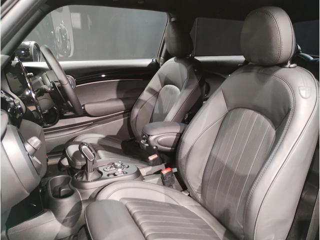 MINI ジョンクーパーワークス ジョンクーパーワークストリム JCWトリム・MINIユアーズレザーシート・18インチアルミ・アップルカープレイ・シートヒーター・バックカメラ・衝突軽減ブレーキ・アクティブクルーズコントロール・PDCセンサー・コンフォートアクセス(14枚目)