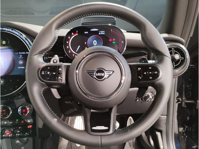 MINI ジョンクーパーワークス ジョンクーパーワークストリム JCWトリム・MINIユアーズレザーシート・18インチアルミ・アップルカープレイ・シートヒーター・バックカメラ・衝突軽減ブレーキ・アクティブクルーズコントロール・PDCセンサー・コンフォートアクセス(16枚目)