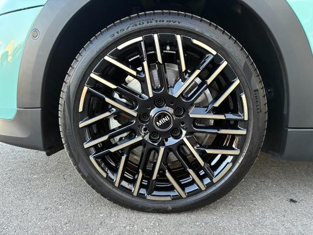 ＭＩＮＩ クーパーＣ　フェイバリット・トリム　弊社元デモカー・ＦＡＶＯＵＲＥＤトリム・ヘッドアップディスプレイ・アップルカープレイ・ＨＤＤナビ・バックカメラ・前後ＰＤＣセンサー・コンフォートアクセス・アクティブクルーズコントロール（15枚目）