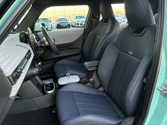 ＭＩＮＩ クーパーＣ　フェイバリット・トリム　弊社元デモカー・ＦＡＶＯＵＲＥＤトリム・ヘッドアップディスプレイ・アップルカープレイ・ＨＤＤナビ・バックカメラ・前後ＰＤＣセンサー・コンフォートアクセス・アクティブクルーズコントロール（23枚目）