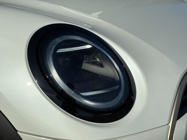 MINI クーパーC フェイバリット・トリム FAVOUREDトリム・ドライビングアシストプラス・シートヒーター・アップルカープレイ・アンドロイドオート・ヘッドアップディスプレイ・アクティブクルーズコントロール・アダプティブLEDヘッドライト(17枚目)